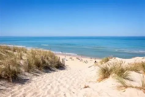 La plage sud de Lacanau Océan, intacte après les incendies de Gironde de l'été 2026