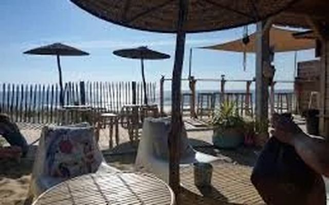La terrasse du Rainbow Café à Lacanau Océan